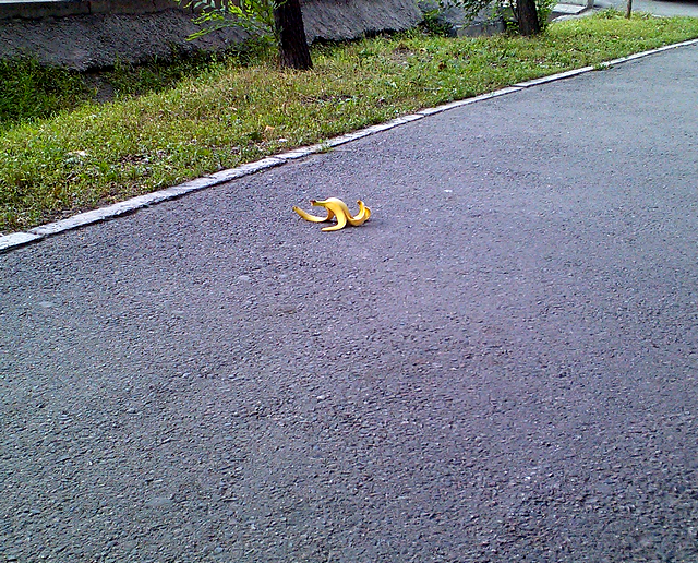 Фото Рустама Ниязова: банановая кожура, красиво ждущая свою жертву