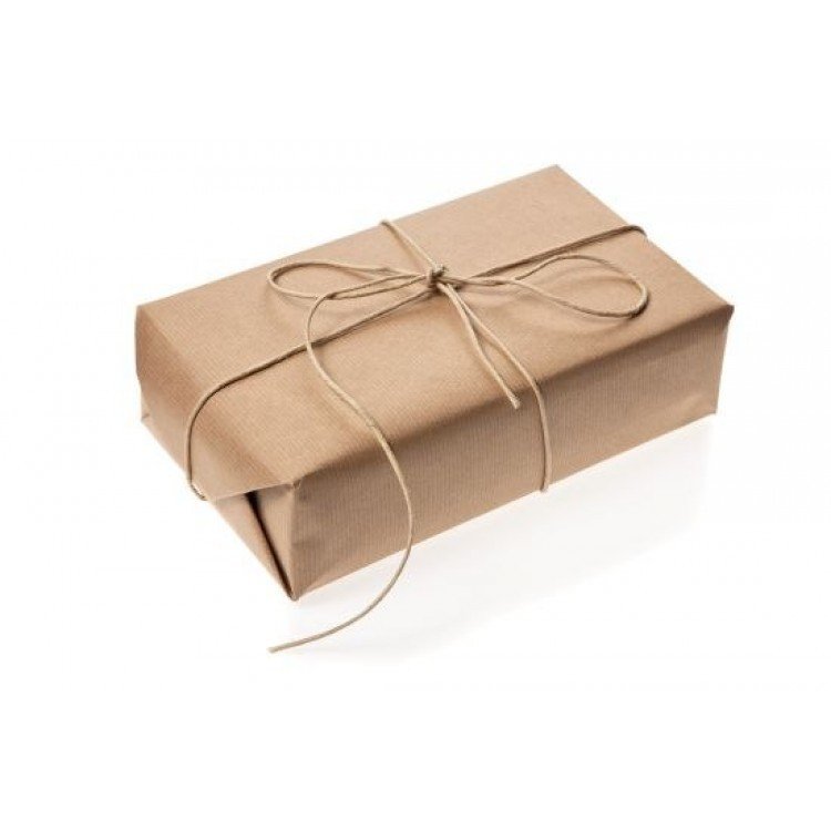 Упаковка купить воронеж. Упаковка коробки. Крафтовая коробка для подарка. Упаковка подарка в крафтовую бумагу. Коробка в упаковочной бумаге.