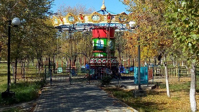 Темиртау сад. Темиртау парк Восток. Центральный парк (Караганда). Парк аттракционов Восток Арсеньев. Парк в Темиртау старый город.