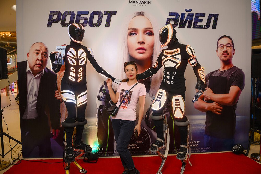 Қыздардың ұрланған жеке суреттері