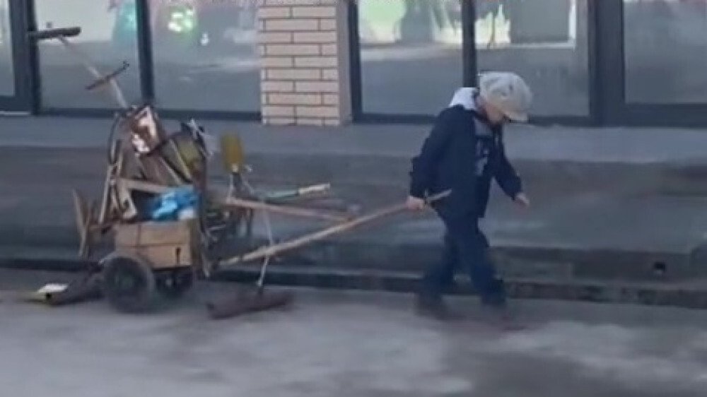 Как ему помочь?“: видео с 7-летним малышом без документов в Жетісае  разлетелось в сети