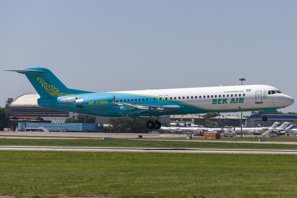 BekAir Fokker 100