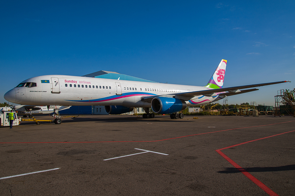 Sunday Airlines Boeing 757-200