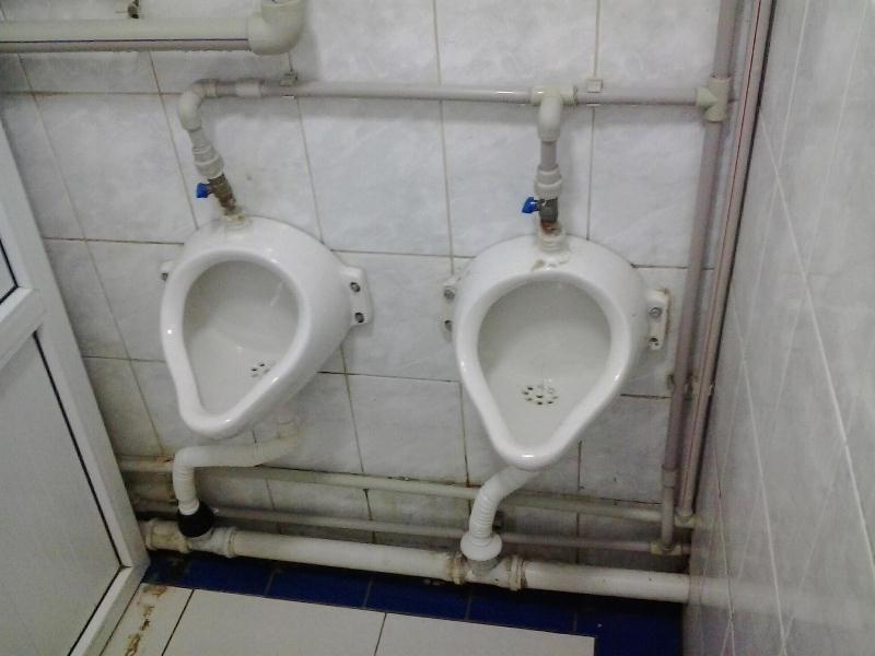 Мужской туалет бассейна СК Казахстан