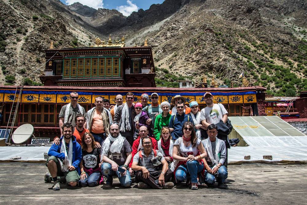 Наша группа в монастыре Цурпху - главной резиденции Кармап в Тибете