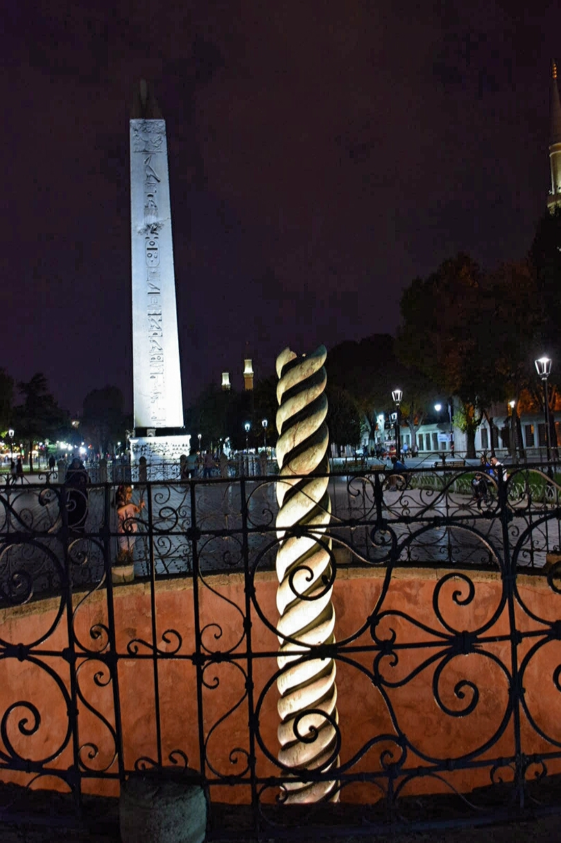 Ночной Стамбул, Змеиная колонна