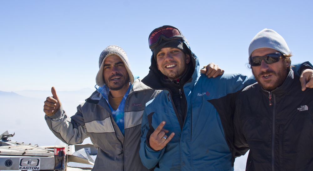горный гид Андрей Гундарев (Алмазов) и итальянец на вершине вулкана Истасихуатьль, Мексика