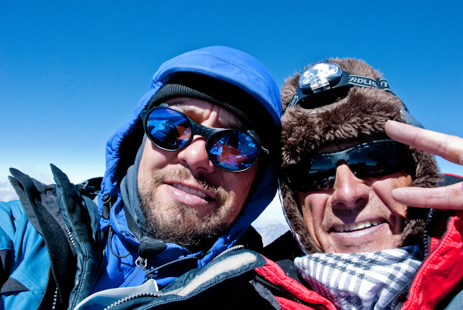 алматинский путешественник и горный гид Андрей Гундарев (Алмазов) и Юрий Суханов на вершине Аконкагуа