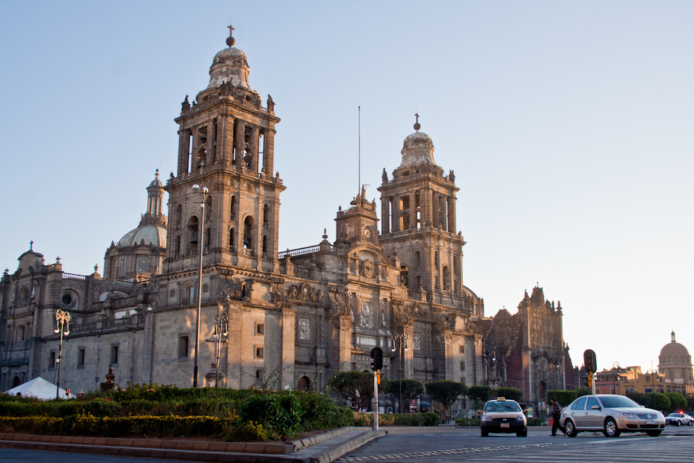 собор на площади Сокало в Мехико