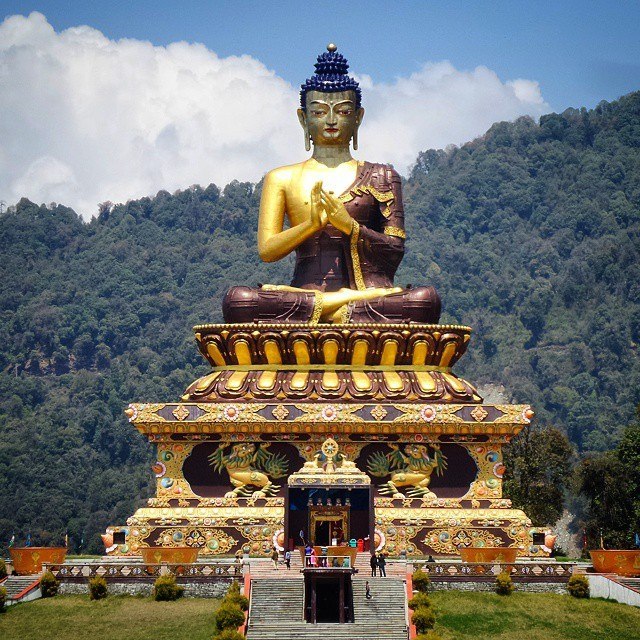 статуя Будды в Сиккиме