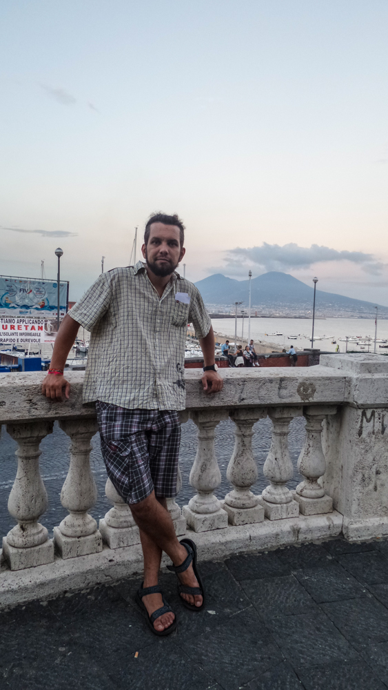 алматинский путешественник Андрей Гундарев (Алмазов) в Неаполе