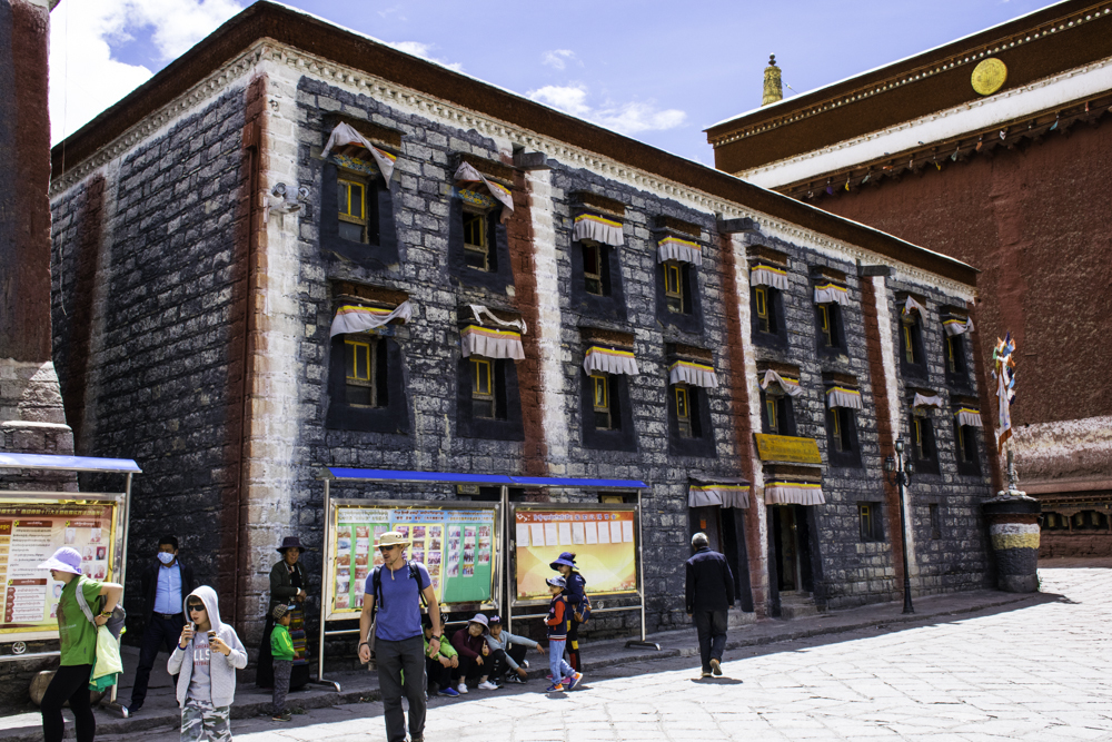 монастырь Сакья, туры в Тибет
