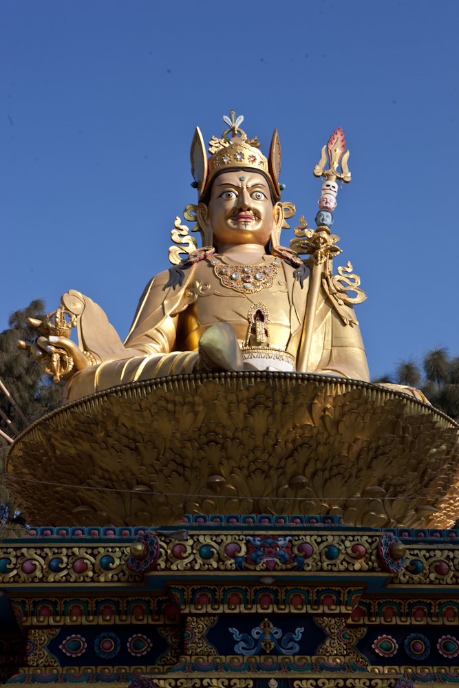 статуя Гуру Ринпоче