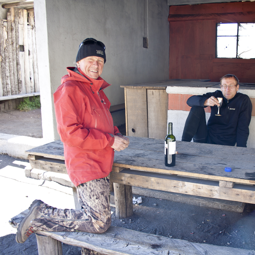 Юрий Суханов и бутылочка вина на спуске