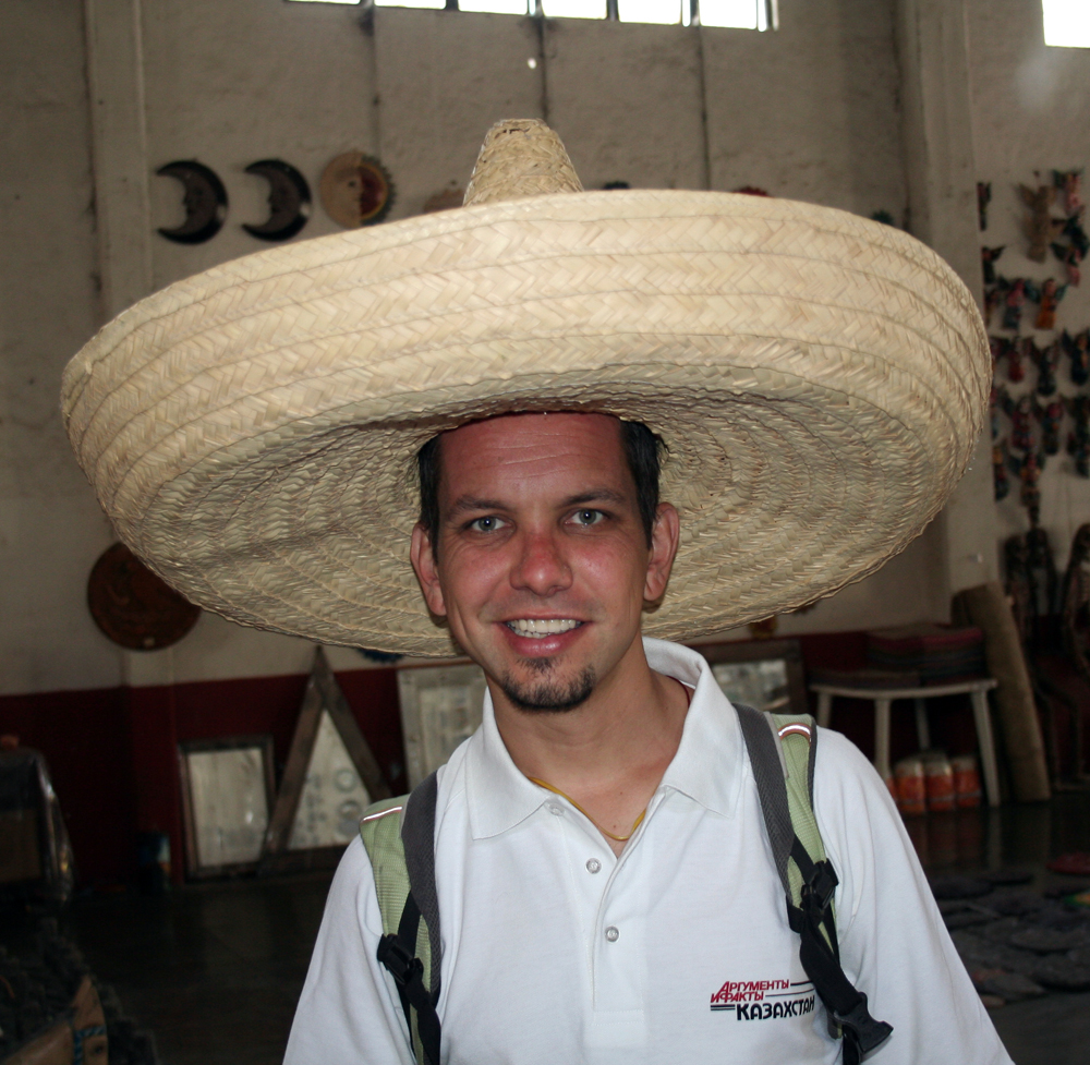 горный гид Андрей Гундарев (Алмазов) в городе Чолула, Мексика