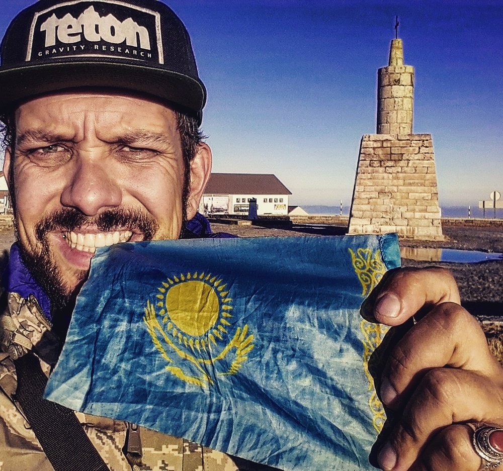 алматинский путешественник Андрей Гундарев (Алмазов) на высшей точке Португалии в рамках проекта "Корона Европы"