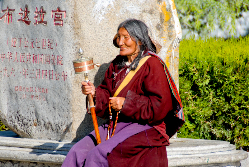 тибетская бабушка в Лхасе