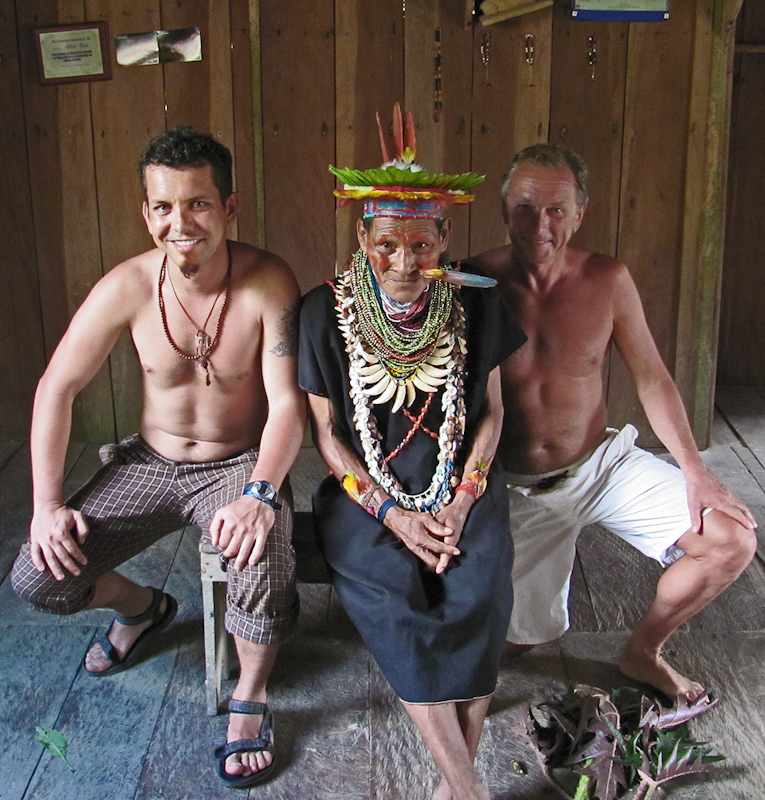 алматинский путешественник Андрей Гундарев (Алмазов) с шаманом в Эквадоре