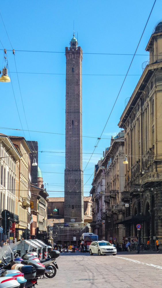 Башня Азинелли, Болонья