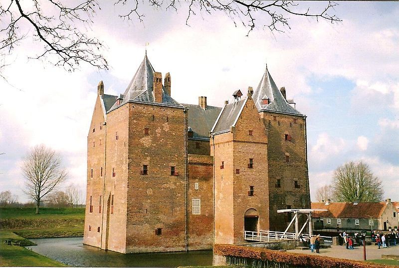 замок Лувестейн, Нидерланды