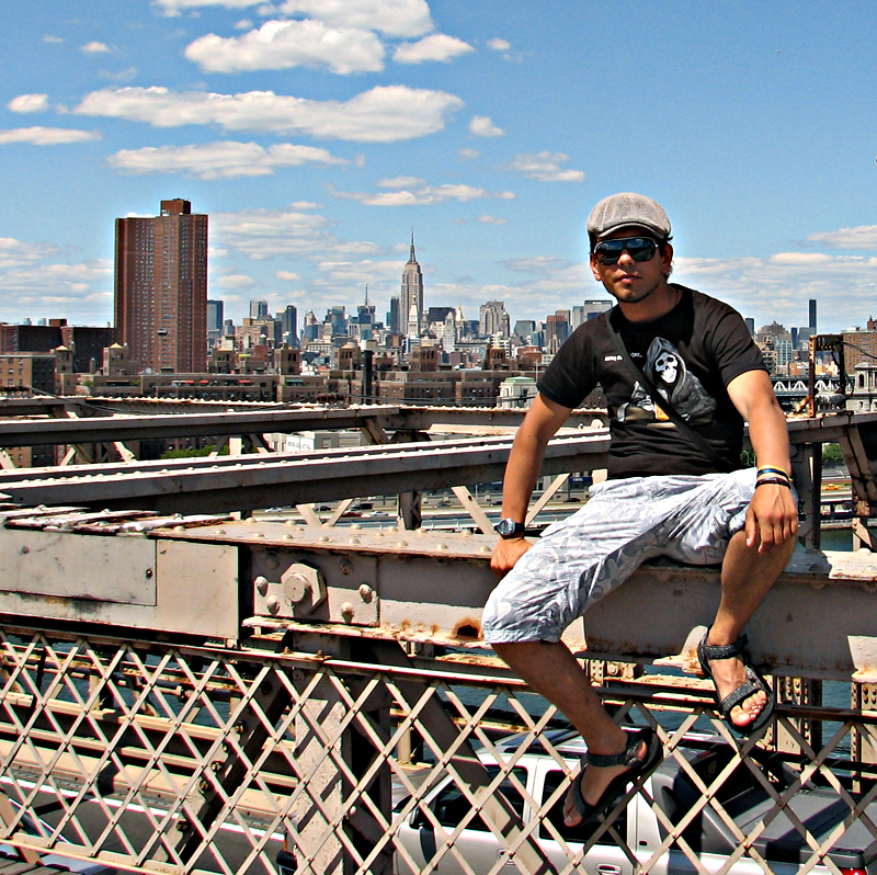 горный гид Андрей Гундарев (Алмазов) на Бруклинском мосту