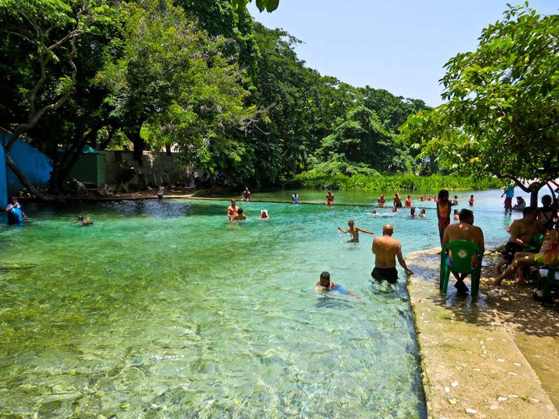 сакмая коротка река на планете - река Лос-Патос, Доминикана
