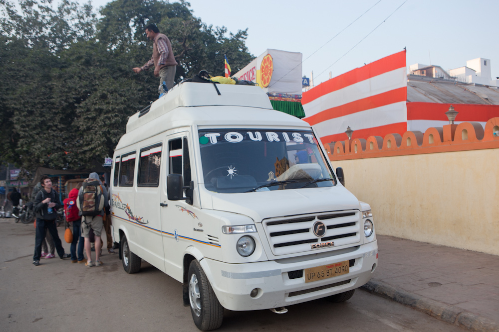 наш туристический автобус до Катманду