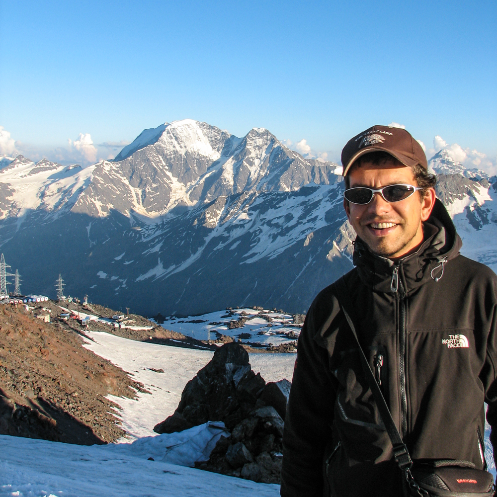 горный гид Андрей Гундарев (Алмазов) на Эльбрусе в рамках проекта "Корона Европы"