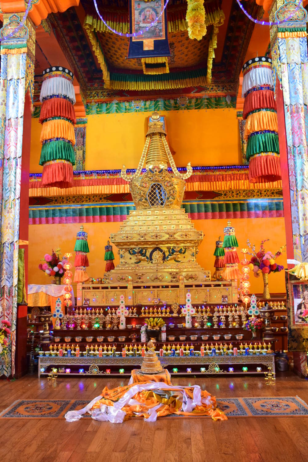 ступа с реликвиями Пенора Ринпоче, тибетская традиция Ньгма