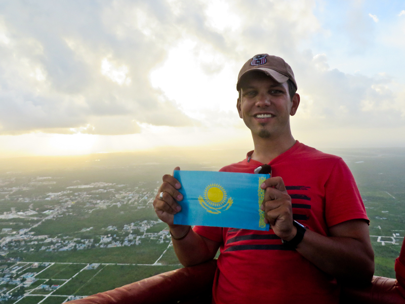 горный гид Андрей Гундарев на воздушном шаре в Доминикане