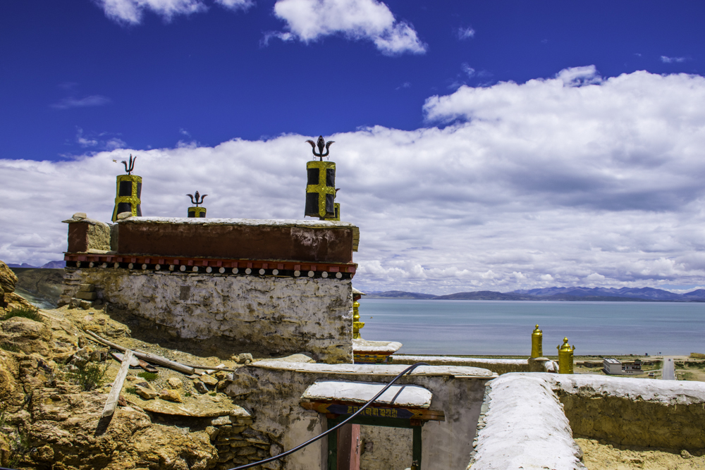монастырь Чиу на берегу озера Манасаровар, туры в Тибет