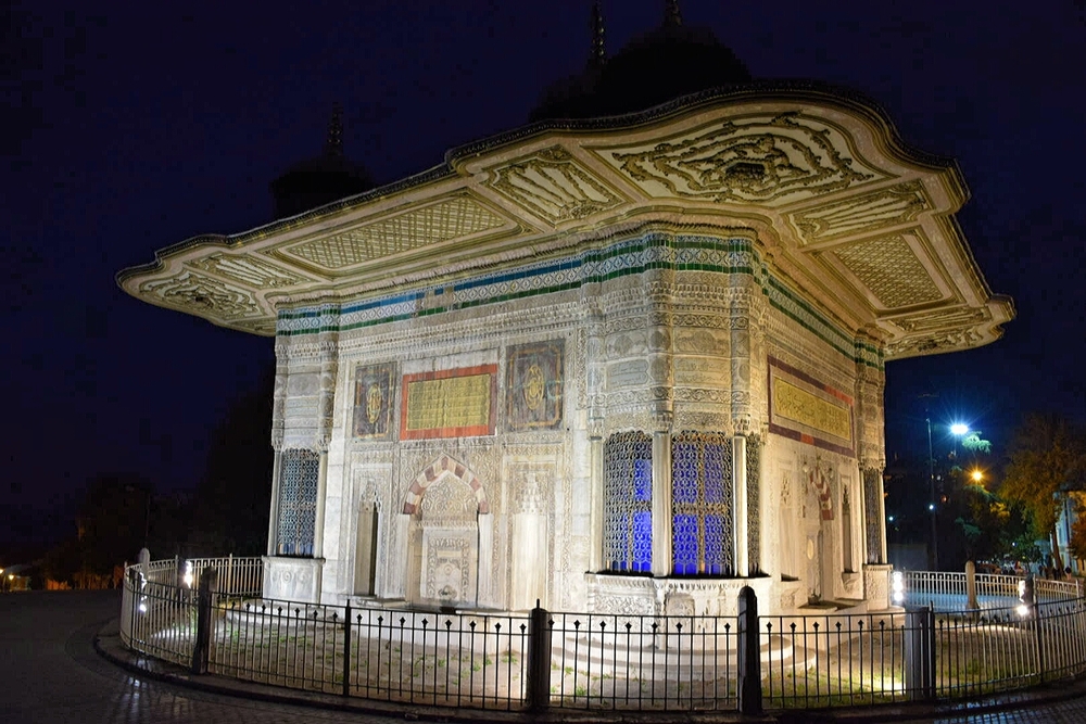 Ночной Стамбул, фонтан султана Ахмеда III