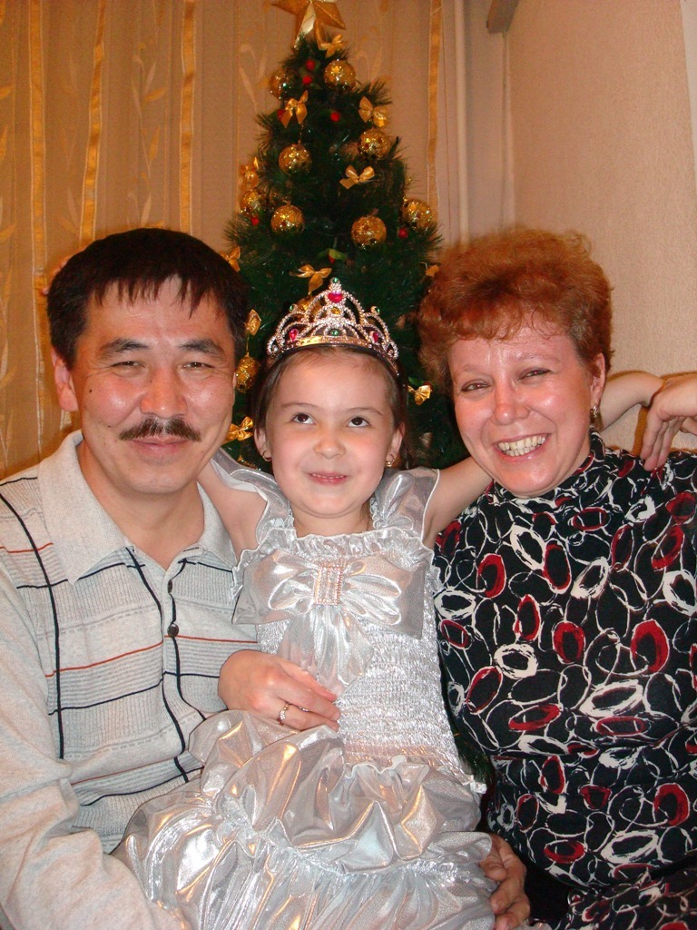 на фото мои родители и двоюродная сестренка)