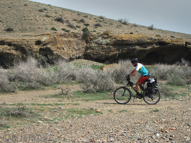 велопоход и велоэкскурсия в горах Анрахай, археологический комплекс Тамгалы, блог Габченко,