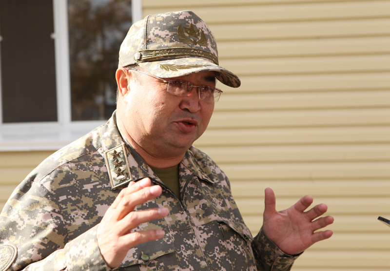служба по контракту, армия Казахстана, генерал Жасузаков,