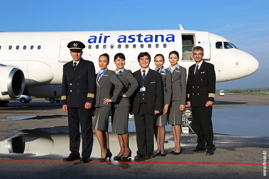 В астану летает. Эйр Астана (Air Astana). Форма пилотов Air Astana. Эйр Астана Нурсултан. Эйр Астана стюардессы.