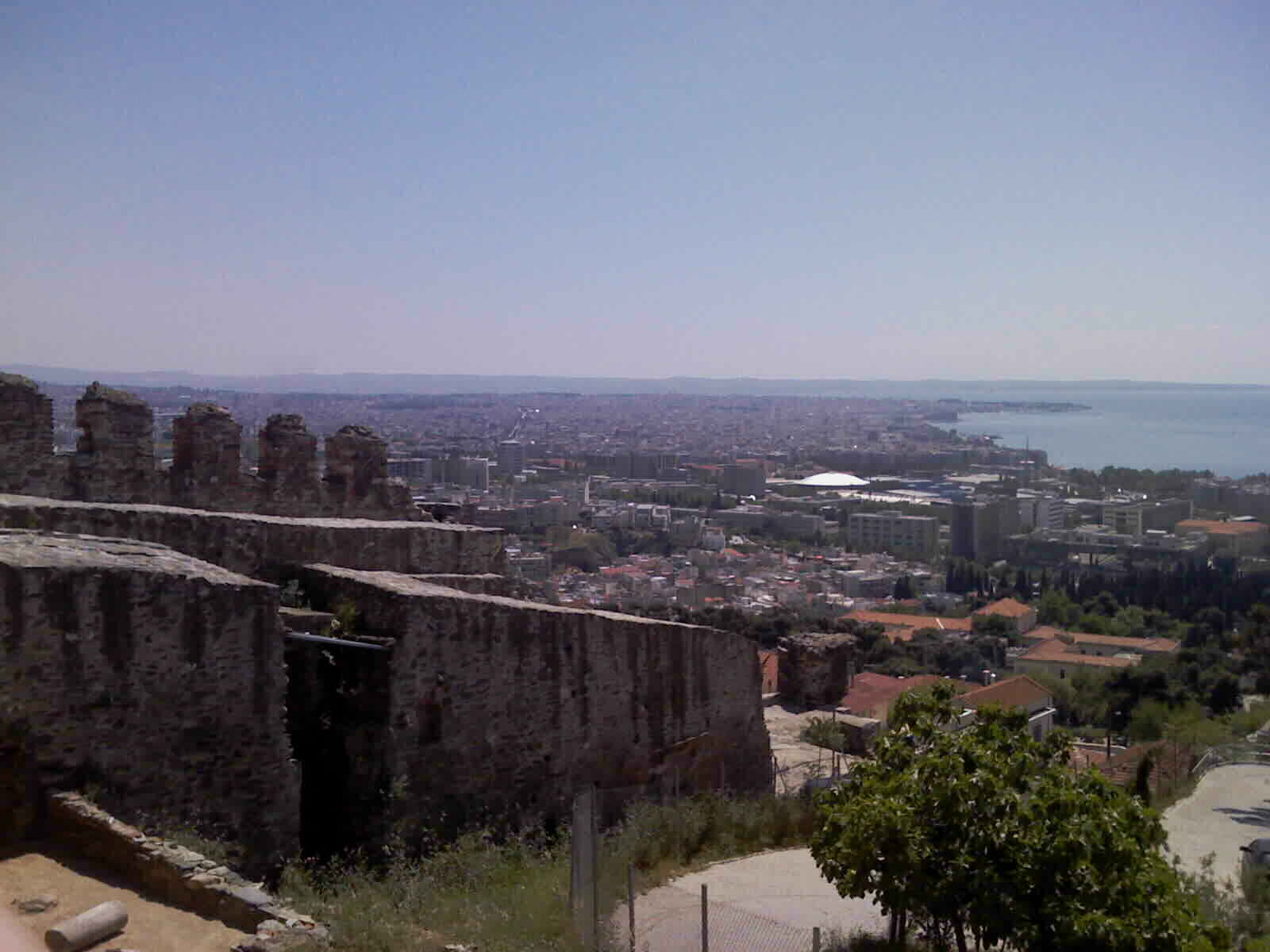 Вид на Салоники с вышины крепостных стен