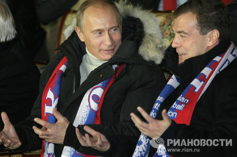 Путин и Медведев смеются над боллельщиками Спартака