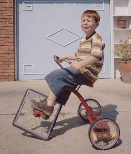Тяжелое детство велосипед с квадратными колесами :)