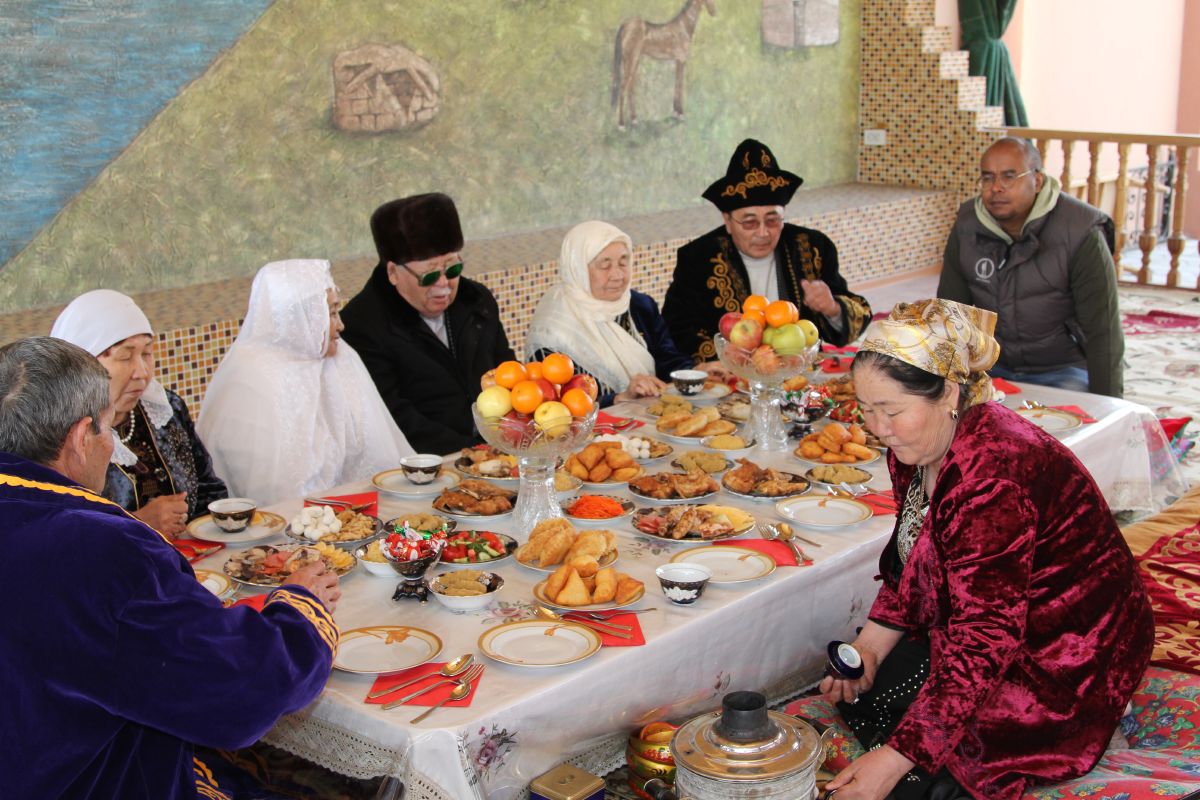 похоронно поминальная обрядность казахов. поминки у казахов. ауызашар. казахи и киргизы. курбан байрам дастархан.