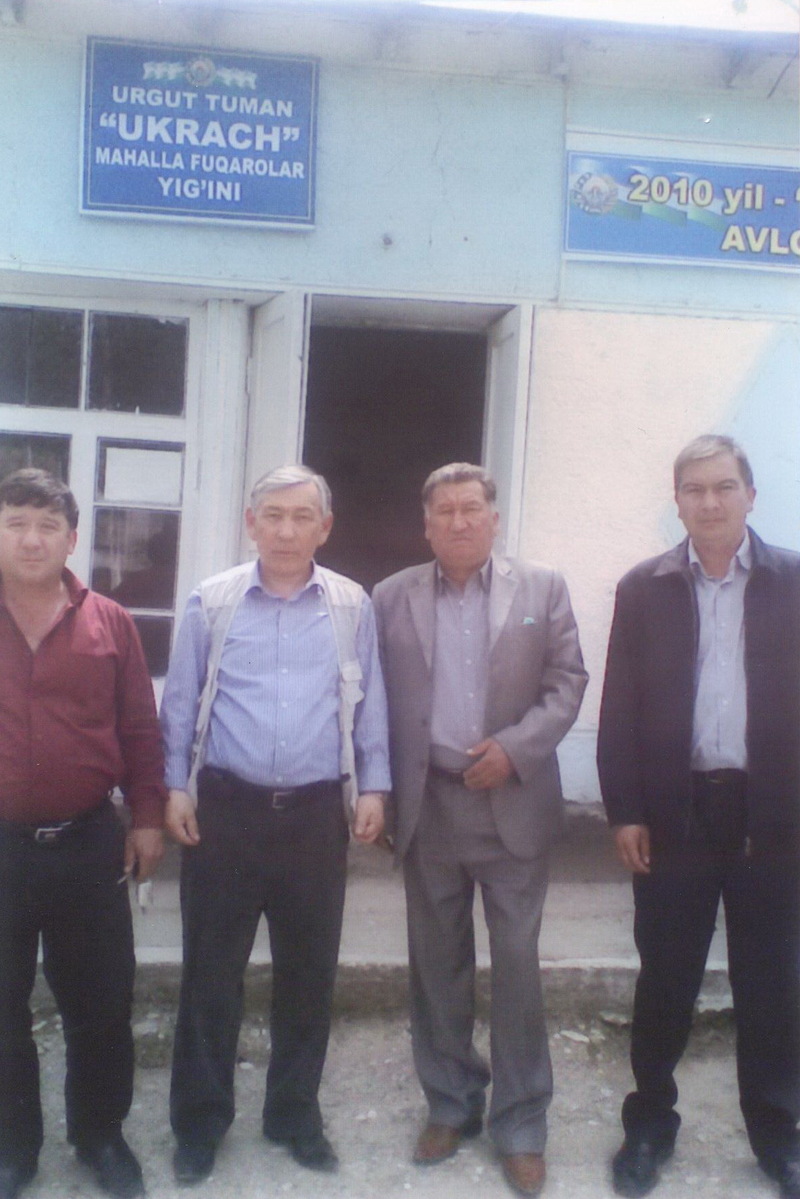 Второй справа – аким села Абдсаит Абдурасулов, третий справа – Камал қажы