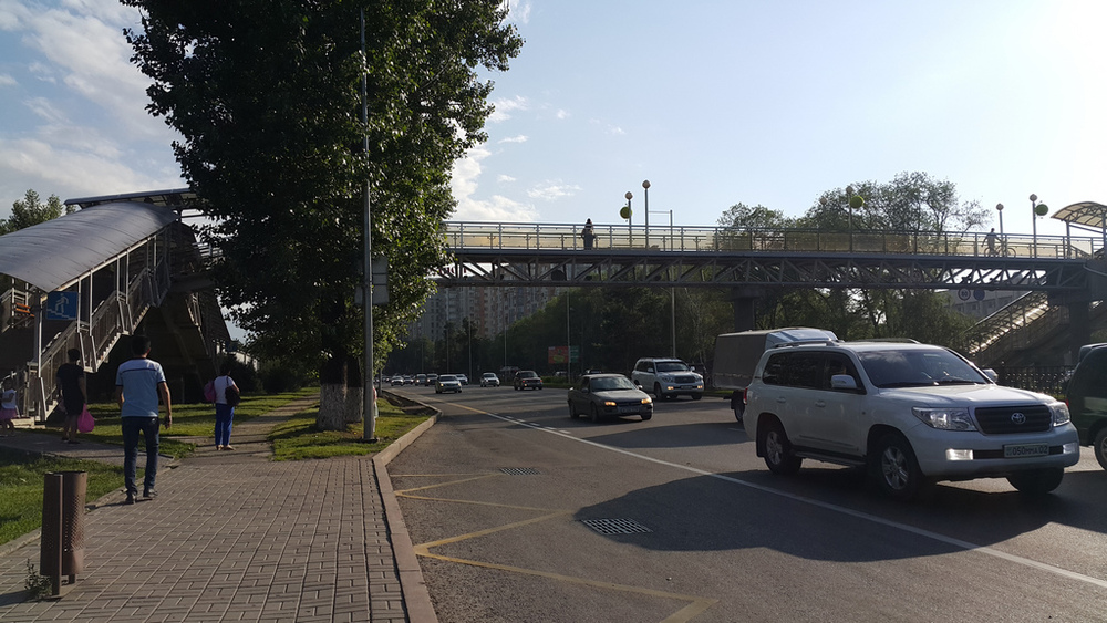 Фото Рустама Ниязова - состояние моста на Аль-Фараби - Ходжанова, Алматы