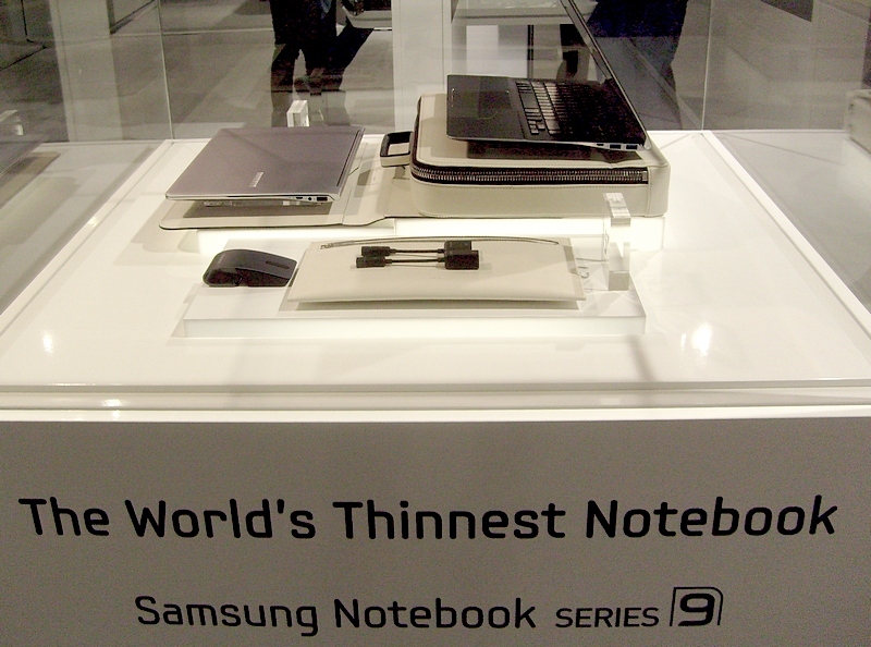 Фото Рустама Ниязова: ноутбуки на форуме Samsung CIS 2012