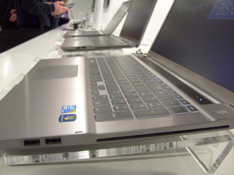 Фото Рустама Ниязова: ноутбуки на форуме Samsung CIS 2012,