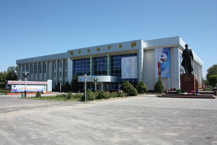 Здание Жамбылской областной казахского драматического театра.