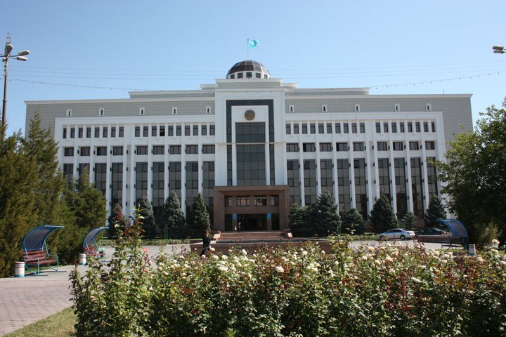Главное здание Жамбылской области, здание акима Жамбылской области. Аким Жамбылской области Канат Бозымбаев.