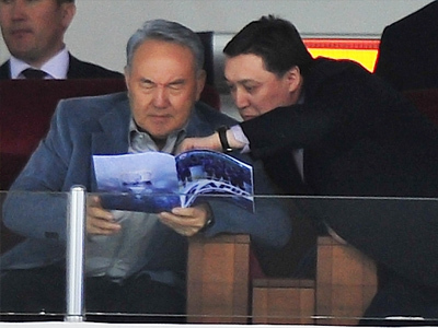 Нурсултан Назарбаев на матче Барыса