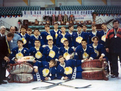 Вадим Рифель в молодёжной сборной Казахстана (самый левый)