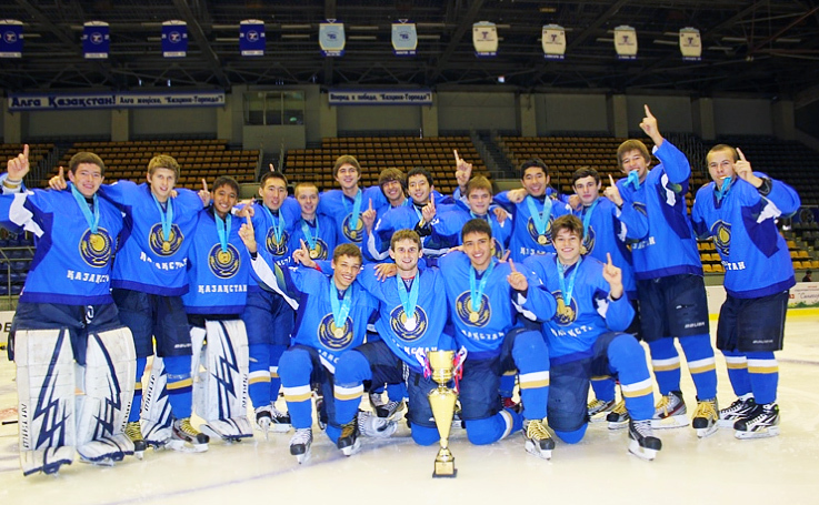 Юниорская сборная Казахстана (фото - Ернур Саудегеров)