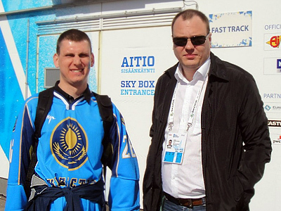 Самый активный болельщик сборной Казахстана Антон Байер и Глеб Каратаев